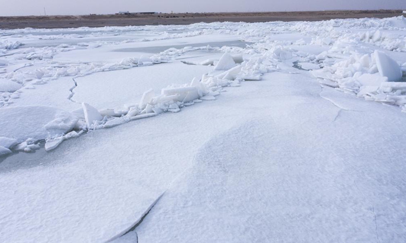 Aerial photo taken on March 30, 2021 shows a view of Qinghai Lake in northwest China's Qinghai Province. The frozen lake has started to thaw as the temperature rises in spring.Photo:Xinhua