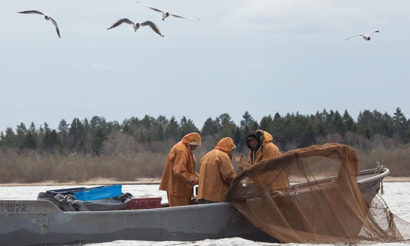 Photo taken on April 30, 2021 shows fishermen fishing at Lake Ladoga in Leningrad region, Russia.Photo:Xinhua