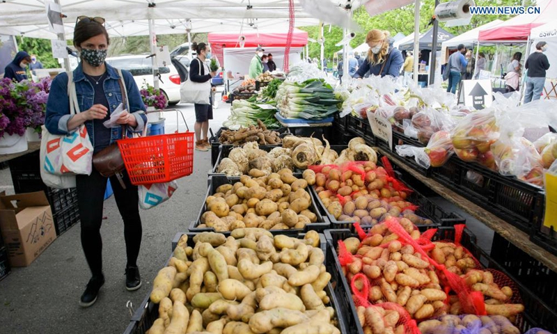 People visit a summer Vancouver farmers market in Vancouver, British Columbia, Canada, on May 1, 2021. The 2021 summer Vancouver Farmers Markets kicked off on Saturday and will run till October in several locations across the city.   Photo: Xinhua