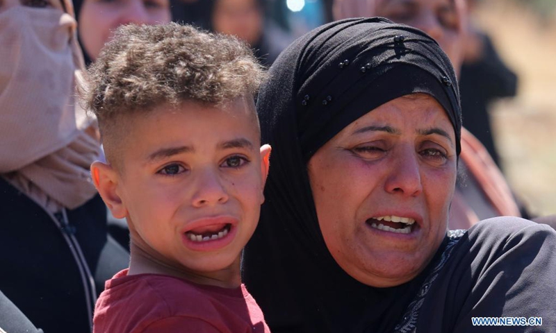 Relatives of Palestinian Malek Hamdan, 22, who was killed during clashes with Israeli soldiers, mourn during his funeral in Salem village, east of the West Bank city of Nablus, May 15, 2021.(Photo: Xinhua)