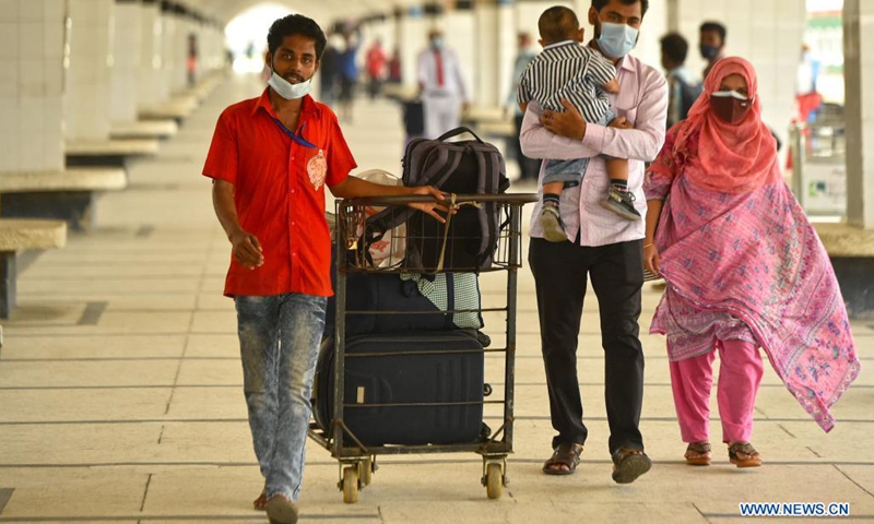 Passengers are seen at a railway station in Dhaka, Bangladesh on May 24, 2021. After a nearly seven-week suspension amid the COVID-19 lockdown, long-route bus, train and ferry services in Bangladesh resumed operations on Monday as the government eased pandemic restrictions.(Photo: Xinhua)