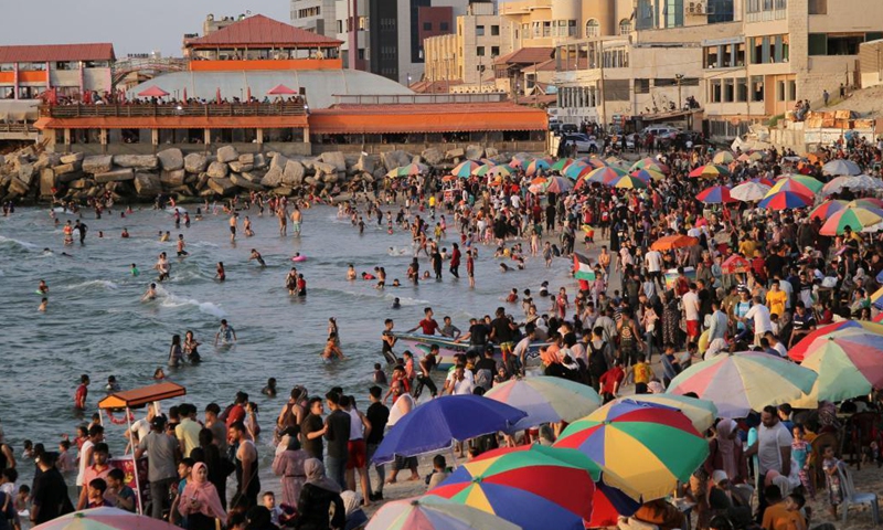 Palestinians enjoy themselves on a beach by the Mediterranean Sea off Gaza coast in Gaza City, on May 28, 2021.Photo:Xinhua