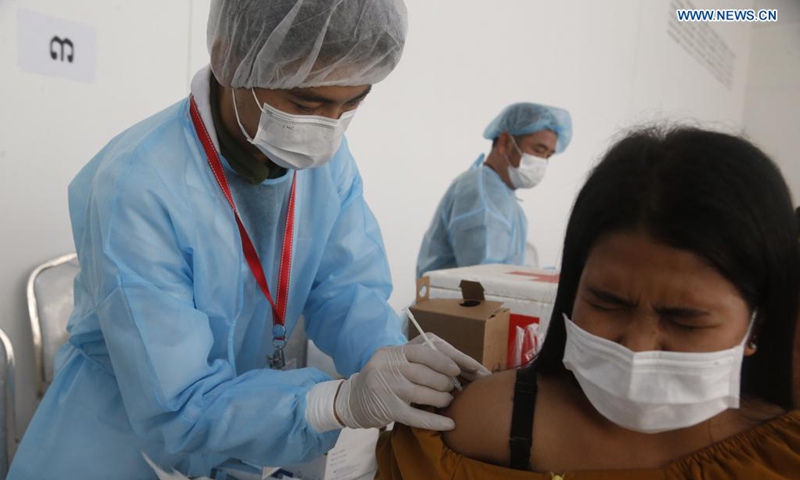 A woman receives China's Sinovac COVID-19 vaccine at a vaccination site in Phnom Penh, Cambodia on June 1, 2021.(Photo: Xinhua)