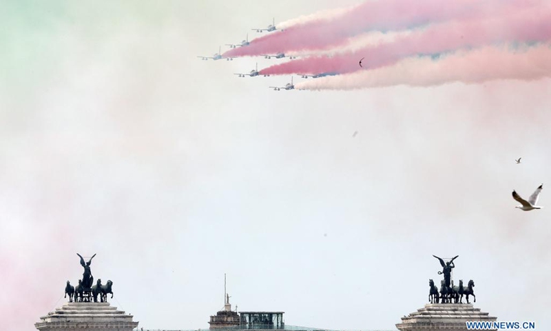 The Italian Frecce Tricolori aerobatic squad perform during a ceremony to mark Italy's National Day in Rome, Italy, on June 2, 2021. The Italian government formally scaled back celebrations of the country's national day, scrapping traditional military parades and public speeches. But Rome's streets were still filled with people venturing out amid newly eased coronavirus restrictions.(Photo: Xinhua)