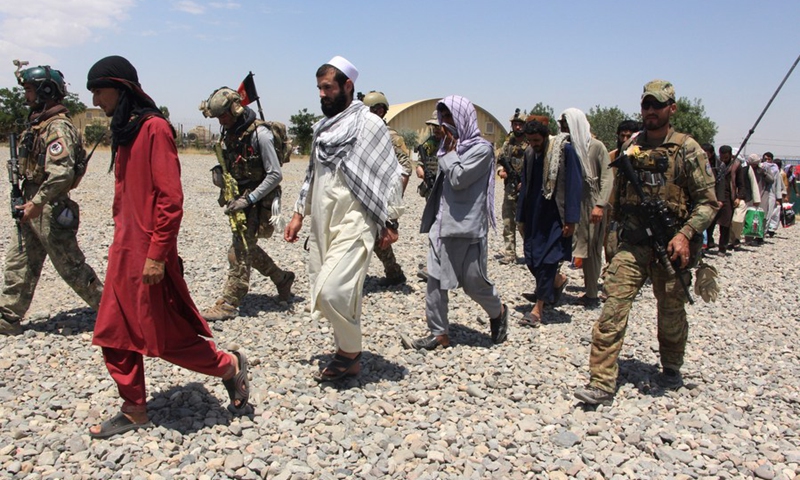 Photo taken in Kunduz city, Afghanistan on May 26, 2021 shows people who were rescued by Afghan Special Forces from a Taliban detention center located in neighboring Baghlan province.(Photo: Xinhua)