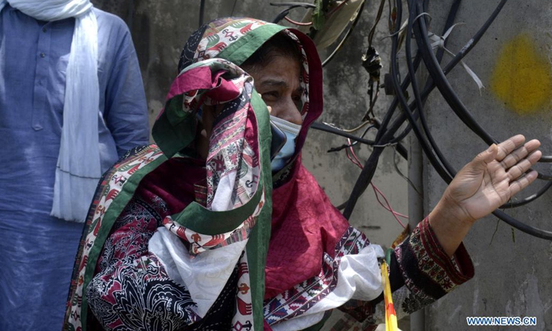 A woman mourns at the site of a blast in Lahore, Pakistan on June 23, 2021. A powerful explosion ripped through a residential area in Lahore, the capital city of Pakistan's eastern Punjab province, killing at least two people and injuring 15 others, an official said on Wednesday.(Photo: Xinhua)