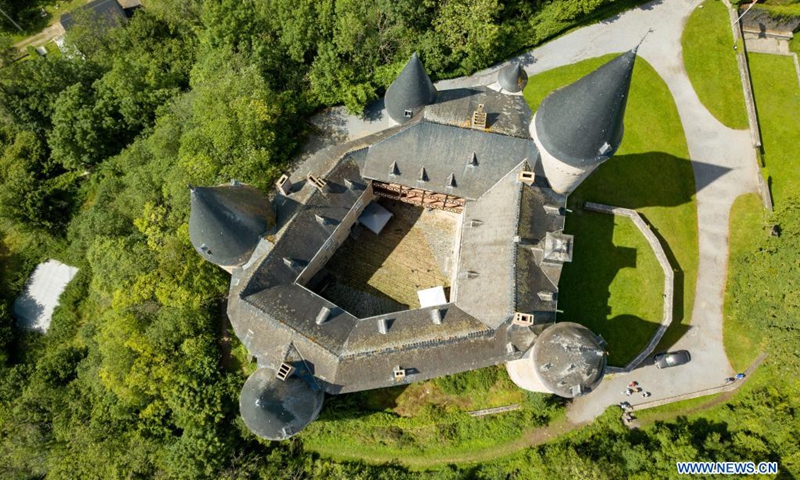 Aerial photo taken on Aug. 1, 2021 shows the Castle of Celles in Houyet, Belgium. The Castle of Celles, also known as the Castle de Veves, is one of the most remarkable specimens of 15th century military architecture. Destroyed in 1200 and rebuilt in 1230, the buildings burned down at the beginning of the 15th century and were restored after the fire. The castle remained a fortress until the end of the Middle Ages. (Photo: Xinhua)