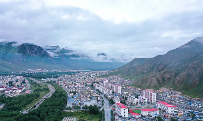 Aerial photo taken on Aug. 7, 2021 shows the view of Yushu City, Yushu Tibetan Autonomous Prefecture, northwest China's Qinghai Province.(Photo: Xinhua)