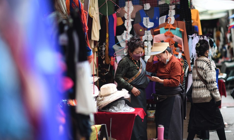 Photo taken on Aug. 6, 2021 shows the view of a market in Yushu City, Yushu Tibetan Autonomous Prefecture, northwest China's Qinghai Province.(Photo: Xinhua)