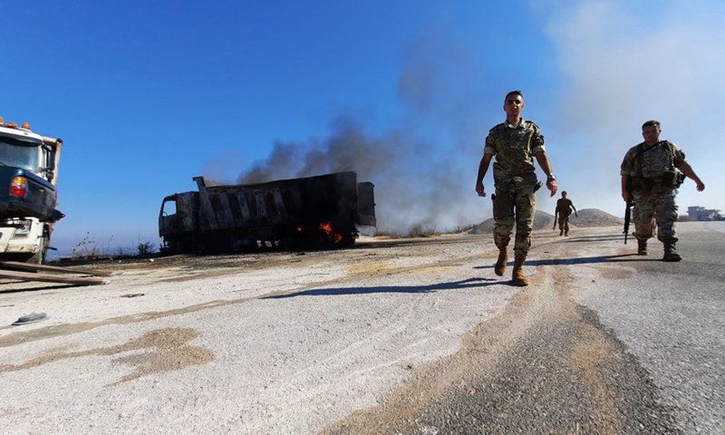 Members of the Lebanese army are evacuating civilians from the scene of the explosion in Akkar, northern Lebanon, on August 15, 2021.(Photo: Xinhua)