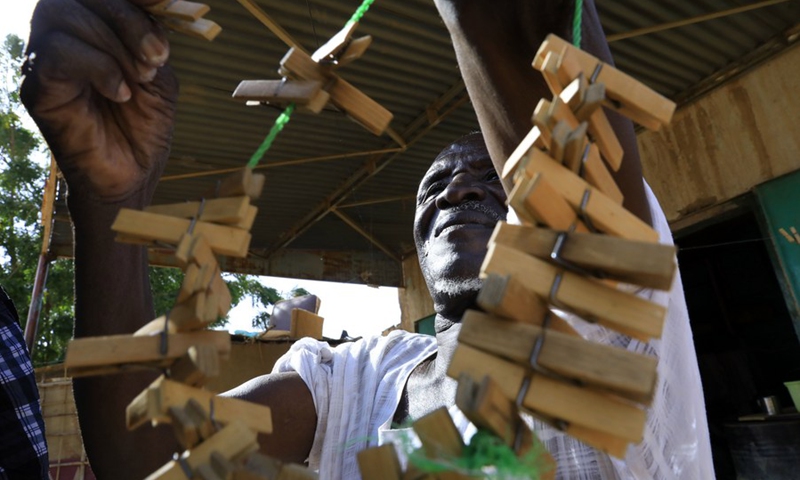 A Sudanese man hangs hand-washed clothes in his home in the Sudanese capital of Khartoum, Aug. 24, 2021. (Photo: Xinhua)