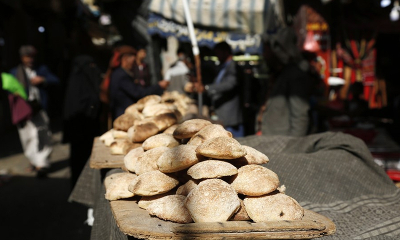 Yemenis buy bread on a market in Sanaa, Yemen on Aug. 24, 2021.(Photo: Xinhua)