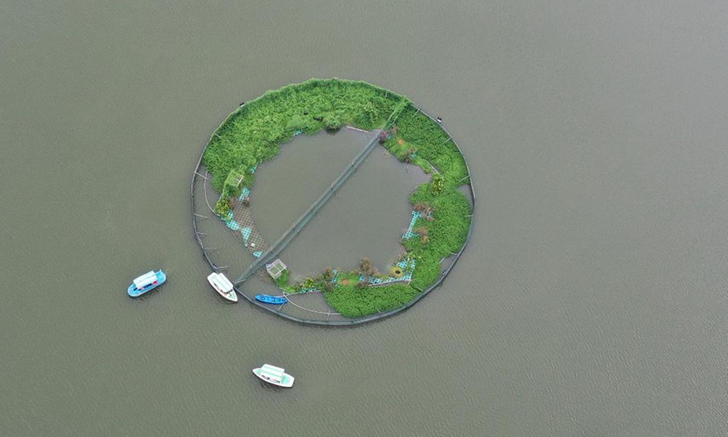 Aerial photo taken on Aug. 27, 2021 shows tourists enjoying boat rides at the Xuanwu Lake Park in Nanjing of east China's Jiangsu Province. With strict epidemic prevention and control measures in force, Nanjing has been reopening its outdoor tourist sites in an orderly manner since Aug. 26, as the recent resurgence of COVID-19 has been subdued.Photo:Xinhua