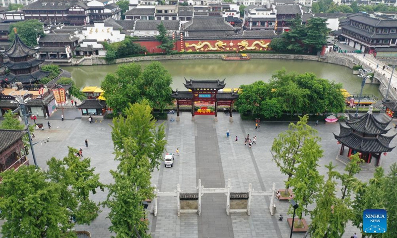 Aerial photo taken on Aug. 27, 2021 shows people touring the Fuzi (Confucius) Temple scenic area in Nanjing, east China's Jiangsu Province. With strict epidemic prevention and control measures in force, Nanjing has been reopening its outdoor tourist sites in an orderly manner since Aug. 26, as the recent resurgence of COVID-19 has been subdued.Photo:Xinhua