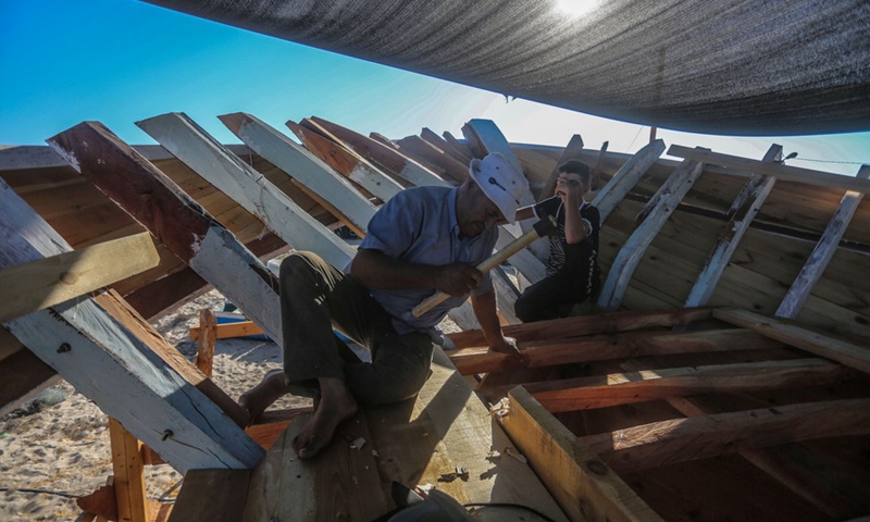 Palestinian boat maker Abdullah Al-Najjar makes a new boat at a port in the southern Gaza Strip city of Khan Younis, on Sept. 5, 2021.(Photo: Xinhua)