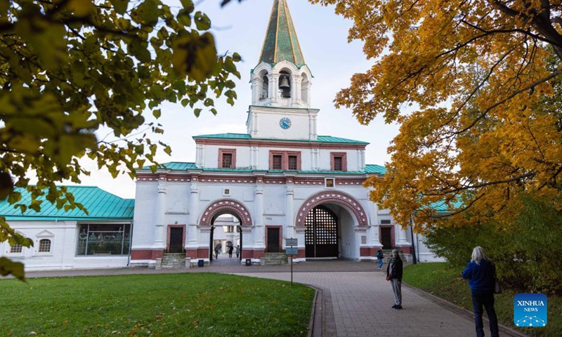 A woman poses for a photo in Kolomenskoye park in Moscow, Russia, on Sept. 29, 2021.Photo:Xinhua