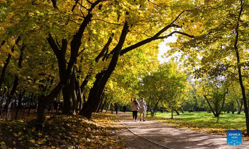 People walk in Kolomenskoye park in Moscow, Russia, on Sept. 29, 2021.Photo:Xinhua