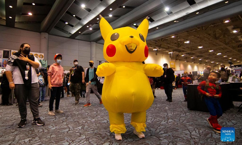 A cosplayer poses for photos during the 2021 Fan Expo Canada at the Metro Toronto Convention Center (MTCC) in Toronto, Canada, on Oct. 22, 2021. As one of the largest Comics, Sci-Fi, Anime and Gaming events in North America, this event is held here from Friday to Sunday.(Photo: Xinhua)