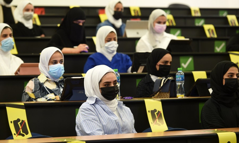 Students attend a lecture at Kuwait University in Hawalli Governorate, Kuwait, Oct. 24, 2021.(Photo: Xinhua)