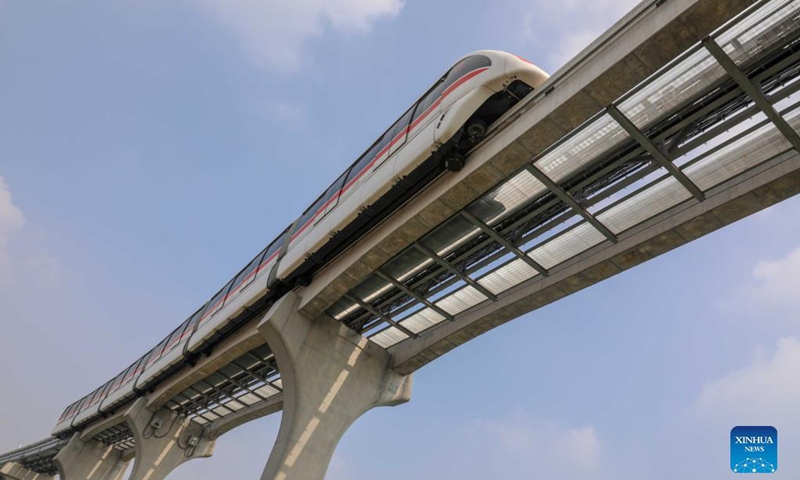 A self-driving train runs on the monorail line 1 in Wuhu City, east China's Anhui Province, Nov. 3, 2021. The city of Wuhu officially unveiled its first monorail line on Wednesday amid efforts to build a green transportation system in the city. The monorail line 1 operates in a north-south direction covering a total distance of 30.5 kilometers with 25 elevated stations. Trains plying on the line can travel at a speed of up to 80 kilometers per hour.(Photo: Xinhua)