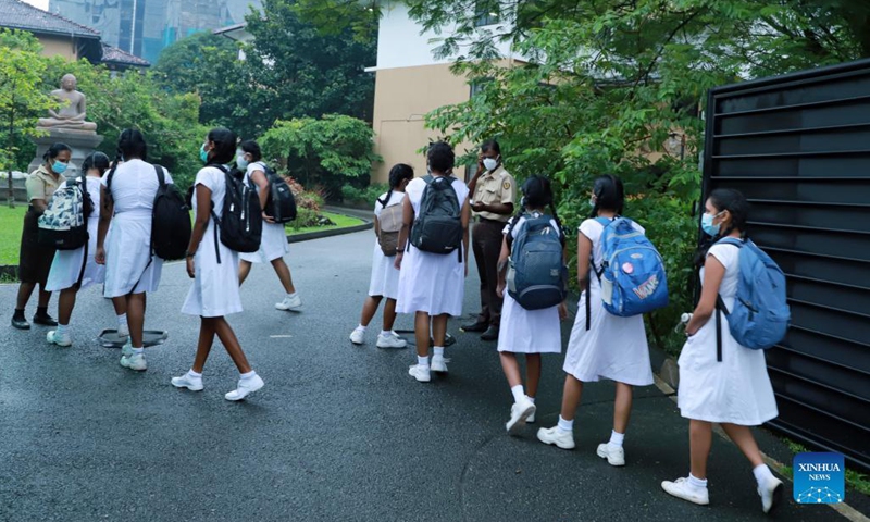 Students arrive at a school in Colombo, Sri Lanka, on Nov. 8, 2021. Academic activities in grades 10, 11, 12 and 13 in all schools across Sri Lanka resumed from Monday.(Photo: Xinhua)