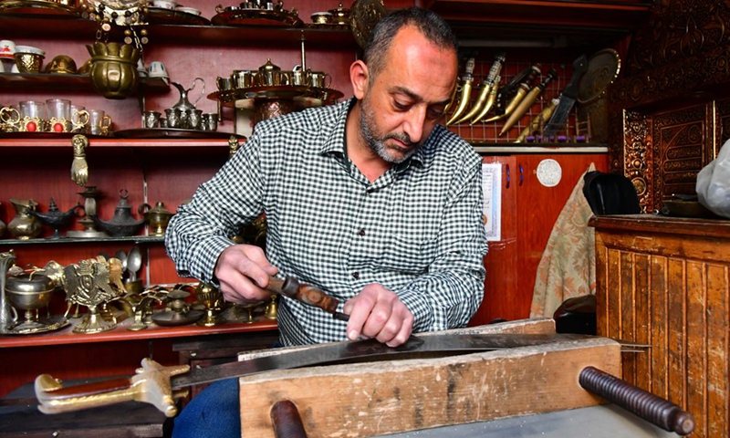 A sword maker works at his workshop in Damascus, Syria, Nov. 10, 2021.(Photo: Xinhua)