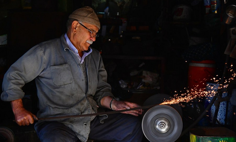 A sword maker works at his workshop in Damascus, Syria, Nov. 10, 2021.(Photo: Xinhua)