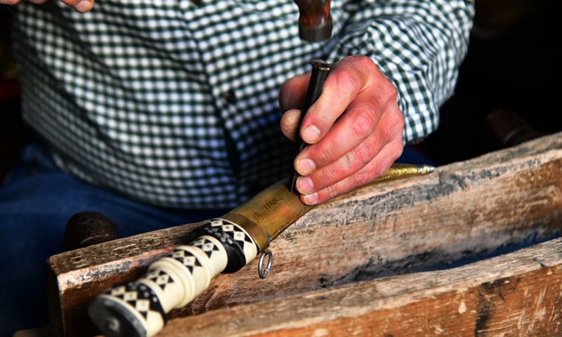 A sword maker works at his workshop in Damascus, Syria, Nov. 10, 2021.(Photo: Xinhua)