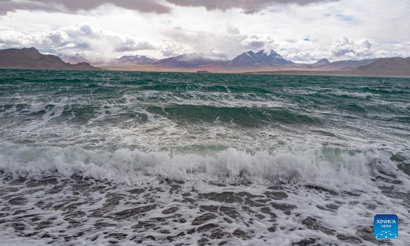 Photo taken on Sept. 23, 2021 shows a view of a lake on the Changtang Plateau, in southwest China's Tibet Autonomous Region. Changtang Plateau, as a key area of inland lakes in China, has a total lake area of over 25,000 square kilometers. It is also known by people for the number and high altitude of lakes. Photo: Xinhua