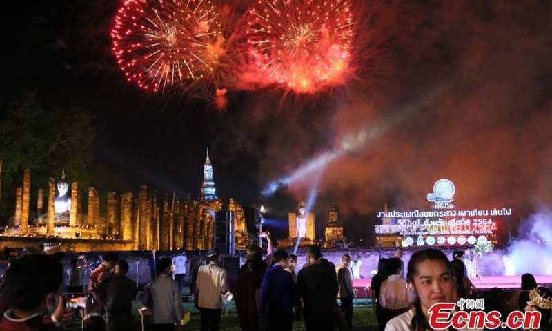 Lights shine at the Sukhothai Historical Park in Thailand, Nov 18, 2021.Photo:China News Service