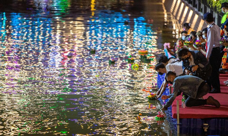 People set afloat water lanterns in the Ong Ang Canal during the Loy Krathong Festival in Bangkok, Thailand, on Nov. 19, 2021.Photo:Xinhua