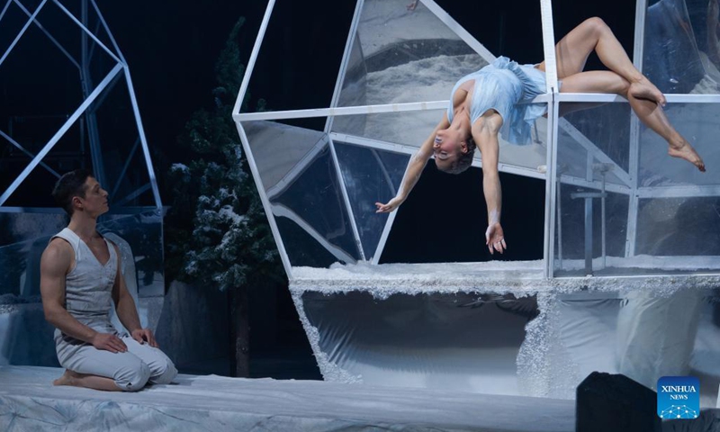 Members of Hungary's contemporary circus company Recirquel perform during their Christmas show Crystal at Mupa in Budapest, Hungary, Dec. 10, 2021.Photo:Xinhua