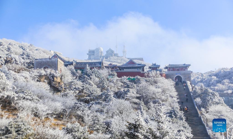 Photo shows rime-covered trees at Taishan Mountain in Tai'an, east China's Shandong Province, Dec. 14, 2021.(Photo: Xinhua)