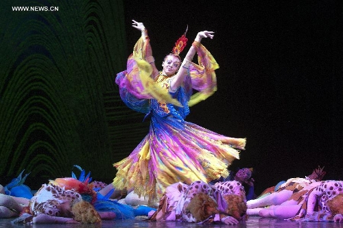 Dancers perform in musical Hundred-bird Dress - Global Times