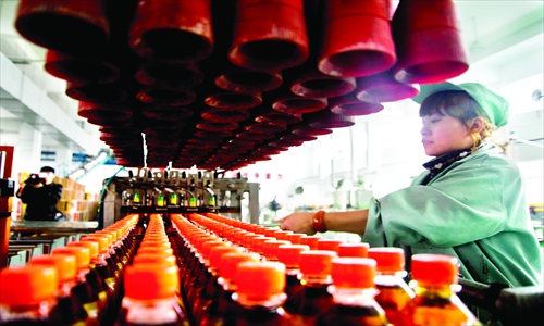 A worker checks bottled Wahaha beverages on a new production line in Chaohu, Anhui Province Wednesday. Hangzhou Wahaha Group Co, China’s largest beverage maker, has recently put into operation three new lines for packaged drinks in its Chaohu production base. The new lines add a combined total capacity of 30,000 tons, which is expected to bring in additional revenues of 200 million yuan ($32.1 million) a year. Photo: CFP