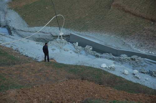 Shaanxi gold mine tailings spill into river - Global Times