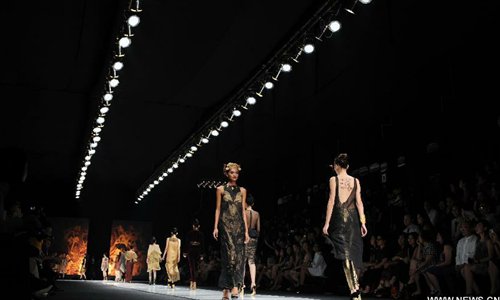 Models present creations at Jakarta Fashion Week 2013 - Global Times