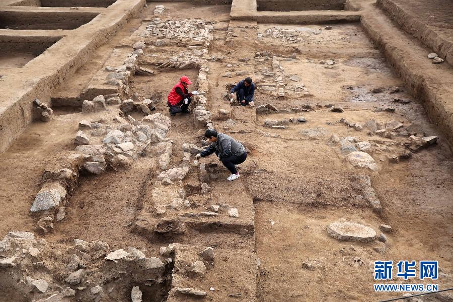 Archaeological site. Китай раскопки древняя Гробница. Китай раскопки древняя Гробница керамика. Археологические раскопки древнего Китая. Стены династии Шан раскопки Чжэнчжоу.