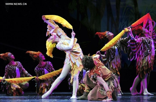 Dancers perform in musical Hundred-bird Dress - Global Times