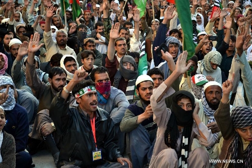 Pakistanis protest against killing of Sunni Muslim leader in Lahore ...