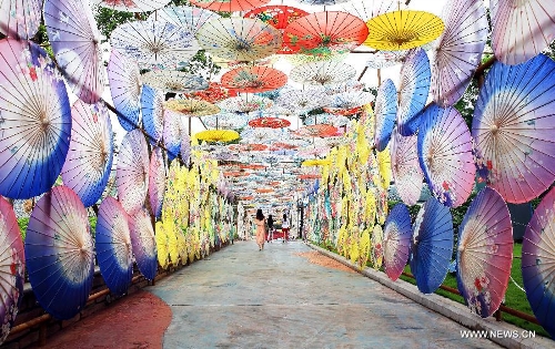 Oil Paper Umbrellas Exhibition Held To Mark National Day Global Times   Add29fa1 Be77 4804 86e6 C25ef999f2c7 