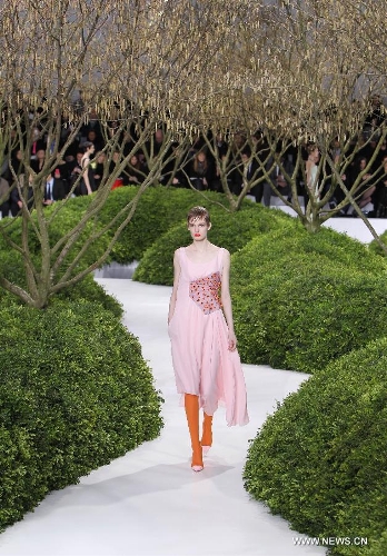 Raf Simons' Christian Dior show shines Paris - Global Times