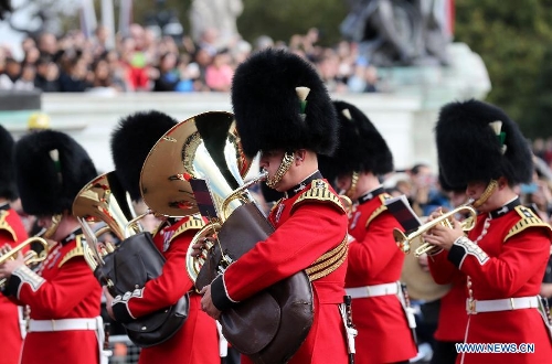 British Royal Guards attend changing ceremony at Buckingham Palace ...