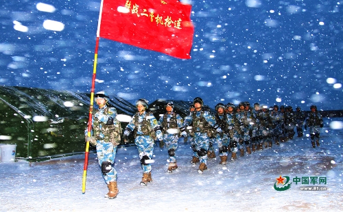 PLA soldiers brave blizzard in NE China - Global Times