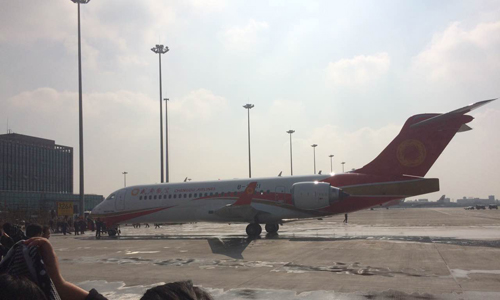 China's first homegrown jet,<strong></strong> the ARJ 21, arrives at Chengdu Shuangliu International Airport, Sichuan Province, on Sunday, November 29. Manufactured by COMAC, the newly unveiled regional passenger plane is the first to join the Chengdu Airlines fleet. Photo: Tu Lei/GT