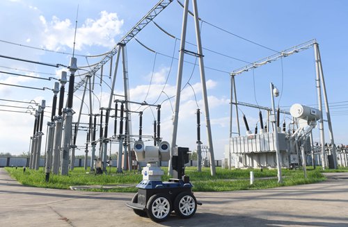 A WALL-E-like patrol robot conducts an inspection inside a power grid facility in Chuzhou, East China's Anhui Province on Tuesday. Equipped with a high-definition camera and infrared thermograph technology, the robot makes life easier for facility employees by checking grid equipment 24/7, especially in extreme weather conditions. The Chinese robots market will be worth $77 billion by 2022, according to a report released by the International Data Corp in August. Photo: VCG