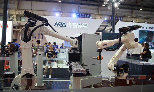 Amassed robots battle at Beijing conference - Global Times