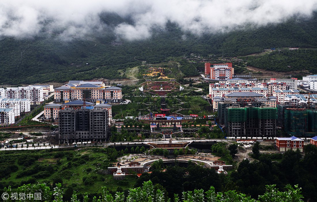 Various cities along the Sichuan–Tibet railway highlight exotic sides