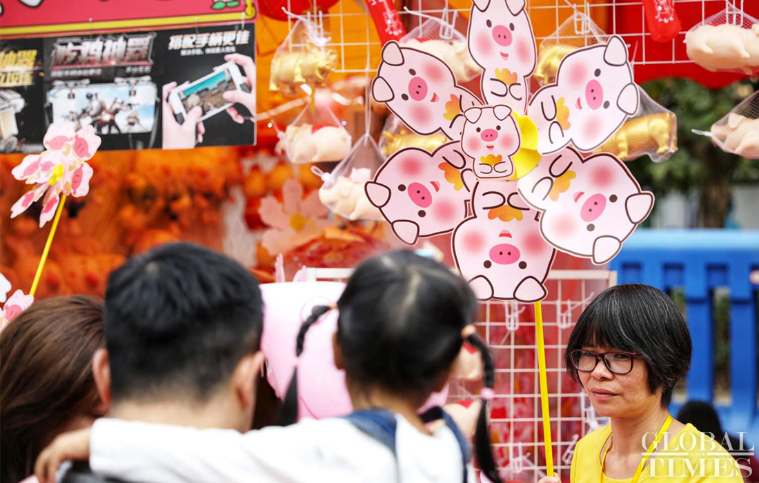 Floral market in South China’s Guangdong Province conveys festive