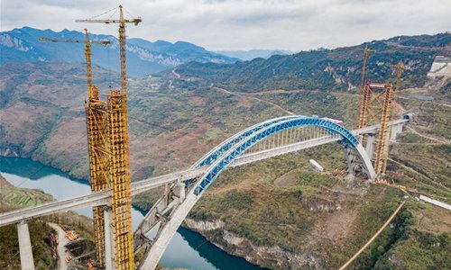 Yachihe Bridge of Chengdu-Guiyang high-speed railway under construction ...